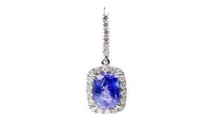 A pair of tanzanite and diamond earrings in 14 carat white gold - 2