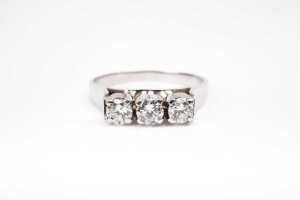 A diamond trilogy ring in 18 carat white gold