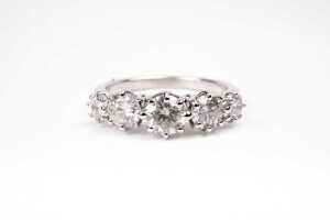 A diamond ring in 9 carat white gold