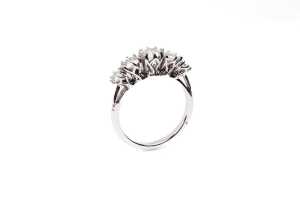 A diamond ring in 9 carat white gold - 3