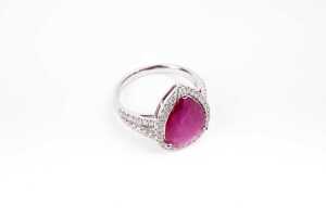 A ruby and diamond ring in platinum - 2