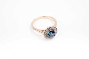 A treated blue and white diamond ring in 14 carat yellow gold - 2