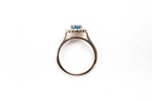 A treated blue and white diamond ring in 14 carat yellow gold - 4