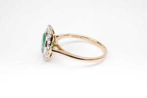 An emerald and diamond ring in 14 carat yellow gold - 3