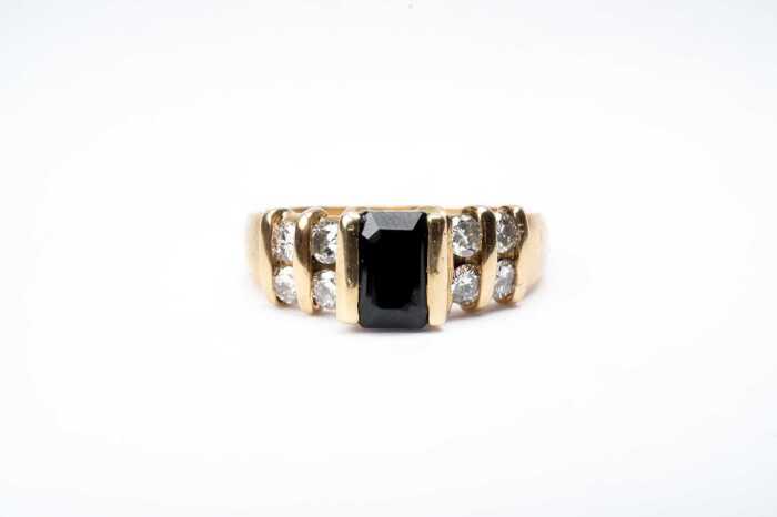 A sapphire and diamond ring in 18 carat yellow gold