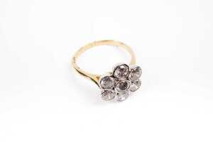 A diamond ring in 18 carat yellow gold - 2