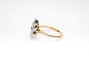 A diamond ring in 18 carat yellow gold - 3