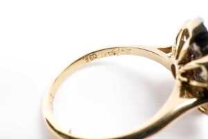 A diamond ring in 18 carat yellow gold - 5
