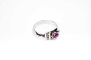 A ruby and diamond ring in 18ct white gold - 2