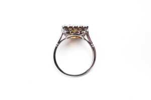 A yellow sapphire and diamond ring in 14 carat white gold - 4