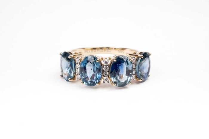 A Ceylon sapphire and diamond ring in 14 carat yellow gold