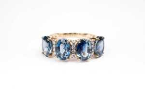 A Ceylon sapphire and diamond ring in 14 carat yellow gold
