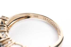A Ceylon sapphire and diamond ring in 14 carat yellow gold - 5