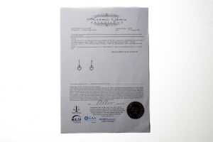 A pair of pink and white diamond earrings in 14 carat white and rose gold - 4