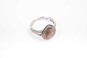 A pink and white diamond ring in 14 carat white and rose gold - 2