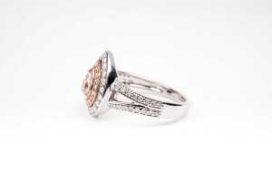 A pink and white diamond ring in 14 carat white and rose gold - 3