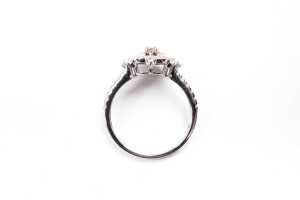 A pink and white diamond ring in 14ct white and rose gold - 4