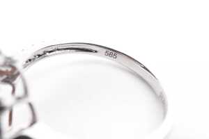 A pink and white diamond ring in 14ct white and rose gold - 5