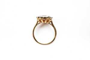 A ruby and diamond ring in 18 carat yellow gold - 4