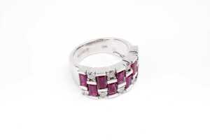 A ruby and diamond ring in 14 carat white gold - 2