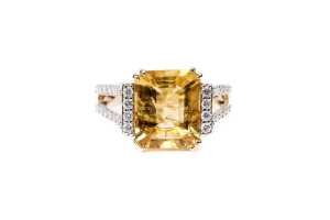 A heliodor and diamond ring in 14 carat yellow gold