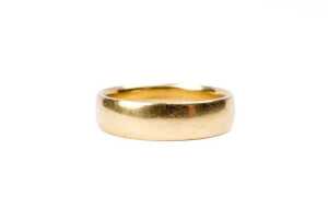 A wedding band in 18 carat yellow gold - 2