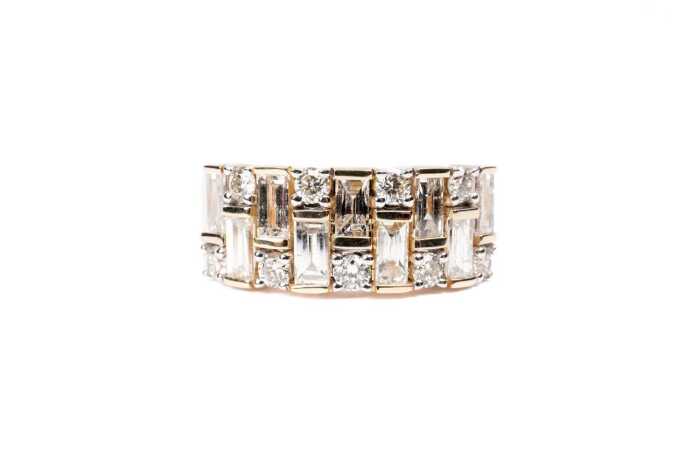 A diamond ring in 14 carat yellow gold