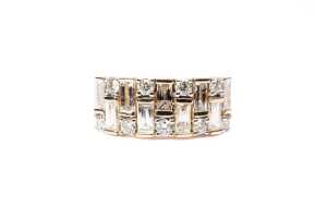 A diamond ring in 14 carat yellow gold