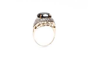 A black and white diamond ring in 14 carat yellow gold - 2