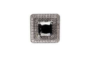 A pair of black and white diamond earrings in 14 carat white gold - 2