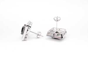 A pair of black and white diamond earrings in 14 carat white gold - 3