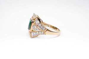 An emerald and diamond ring in 14 carat yellow gold - 3