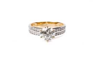 A diamond ring in 14 carat yellow gold