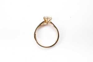 A diamond ring in 14 carat yellow gold - 4