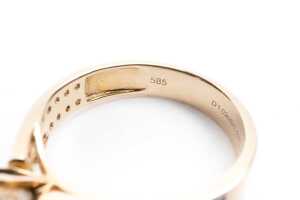 A diamond ring in 14 carat yellow gold - 5