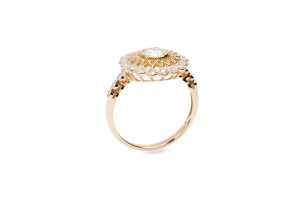 A diamond ring in 14 carat yellow gold - 2