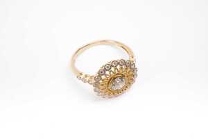 A diamond ring in 14 carat yellow gold - 3