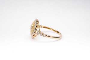 A diamond ring in 14 carat yellow gold - 4