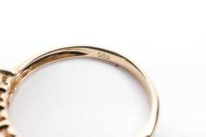 A diamond ring in 14 carat yellow gold - 5