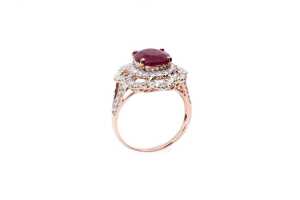A ruby and diamond ring in 14 carat yellow gold - 2