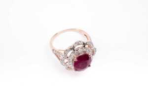 A ruby and diamond ring in 14 carat yellow gold - 3