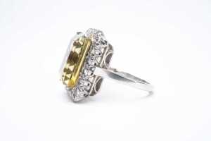 A heliodor and diamond ring in 18 carat white gold - 2