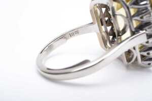 A heliodor and diamond ring in 18 carat white gold - 4
