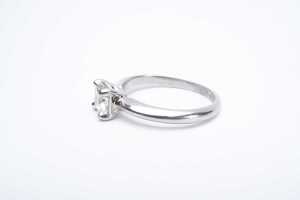 A diamond solitaire ring in platinum - 3