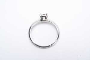 A diamond solitaire ring in platinum - 4