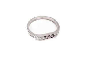 A diamond fitted wedding band in platinum - 2