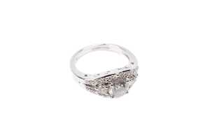 A diamond ring in 14 carat white gold - 2