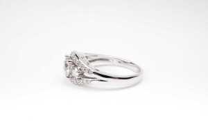 A diamond ring in 14 carat white gold - 3