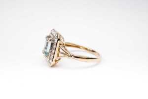 An aquamarine and diamond ring in 14 carat yellow gold - 3