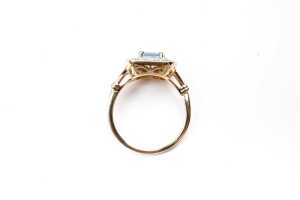 An aquamarine and diamond ring in 14 carat yellow gold - 4